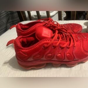 Nike vapor max triple red Octobers sz 9.5